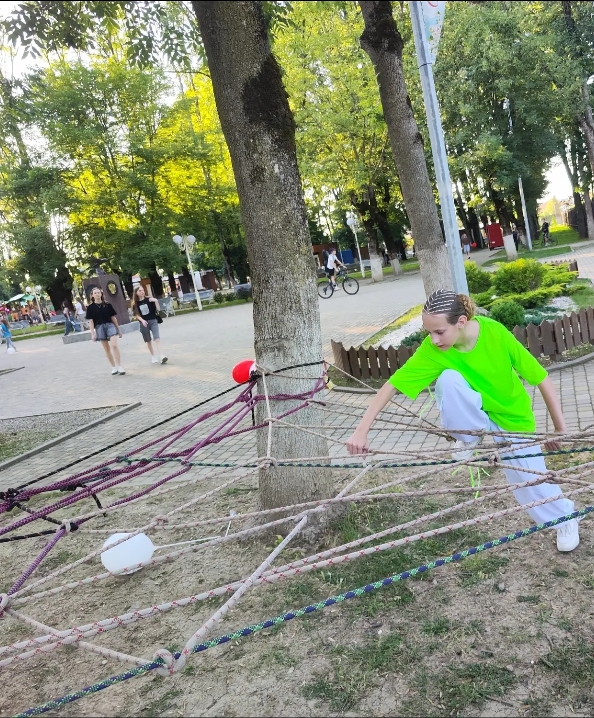 В День молодёжи в Апшеронске команда Дома детско- юношеского туризма и экскурсий развер...