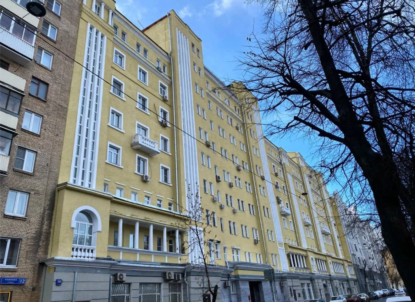 В эту пятницу наша прогулка по Москве приведет нас к дому, который советские композитор...