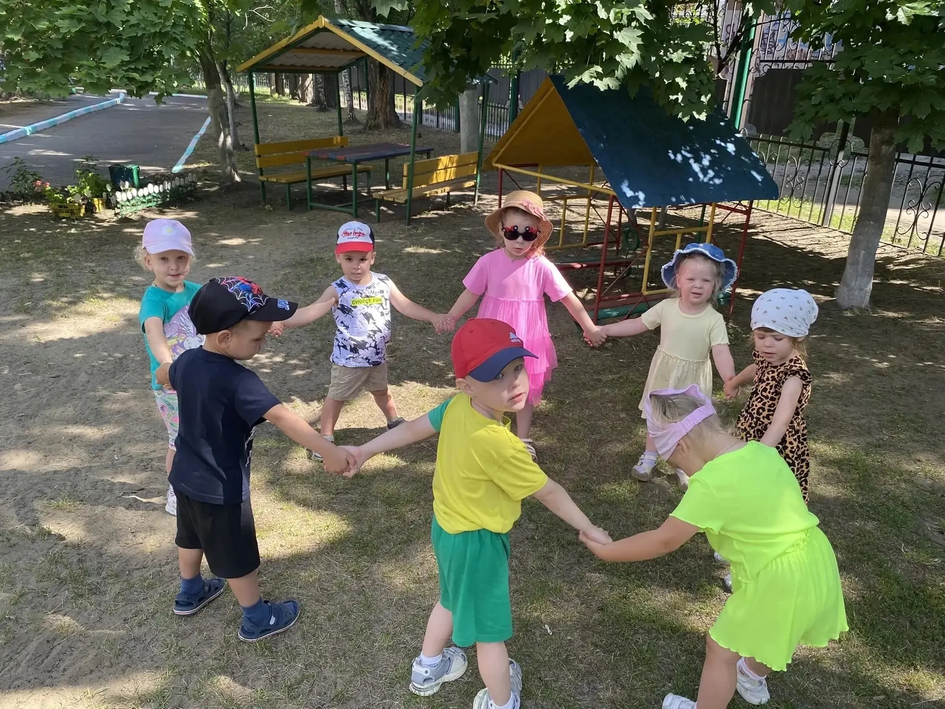 🌞🌈"Лето, ах лето!🌈🌞

Лето, лето, сказочное лето!
От чудес кружится голова.
Сколько солнца! Сколь