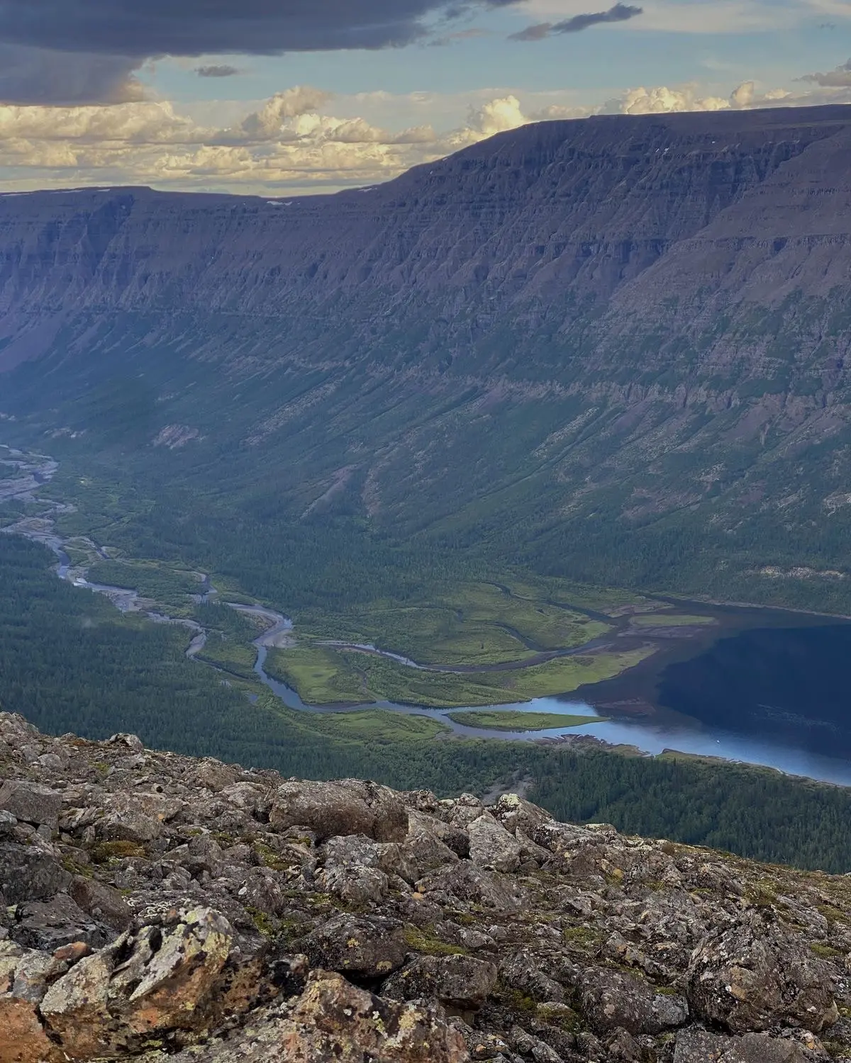 Мир без троп, где воду режут каньоны🏞️

Горы без вершин, тысячи водопадов и базальтовые утёсы🙌🏻Пл