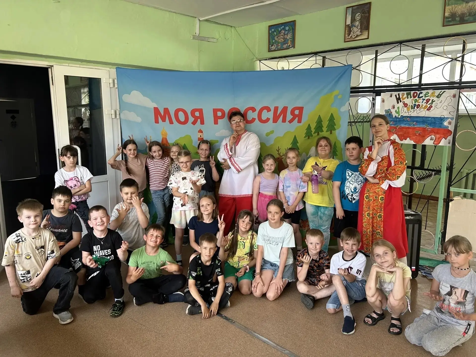 В нашем пришкольном лагере прошел "День России".🇷🇺🇷🇺🇷🇺

‼ 10 июня 2026 года, дети пели русские