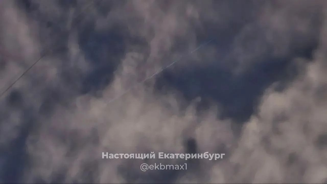 Похожи на спутники Илона Маска.