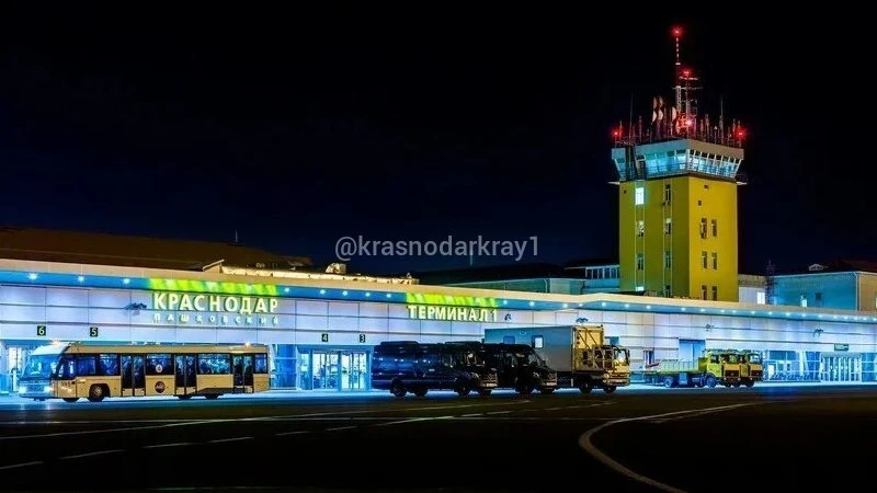 В аэропорту Краснодара введены ограничения на приём и выпуск рейсов, сообщает Росавиация  🔴Из-за зам