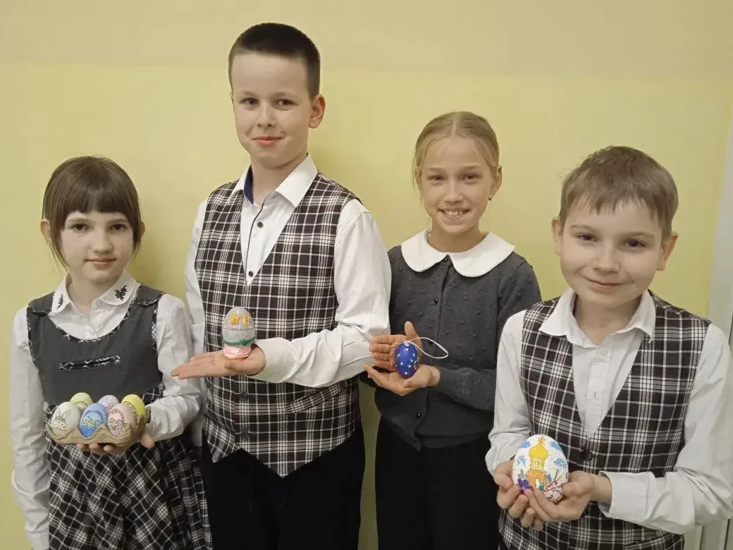 Пасхальные подарки солдатам от ребят 3б класса 🌷🐣🥧 Теплые, красивые и светлые пожелания, с верой в с