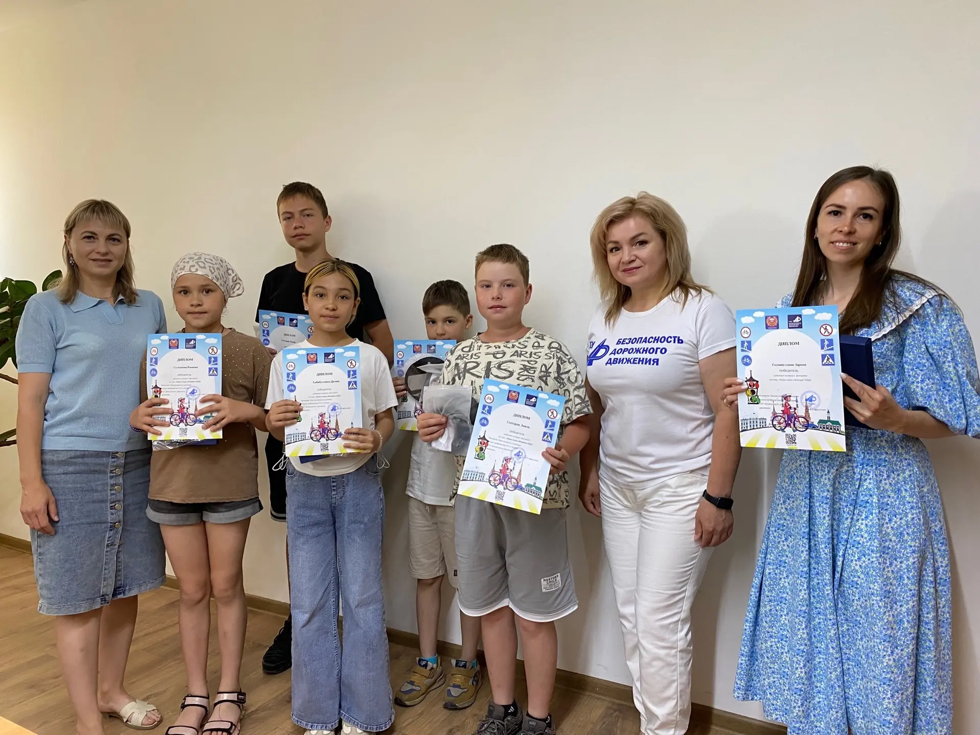 Центральная детская библиотека провела фотоконкурс «Наша семья соблюдает ПДД». Мероприятие было посв