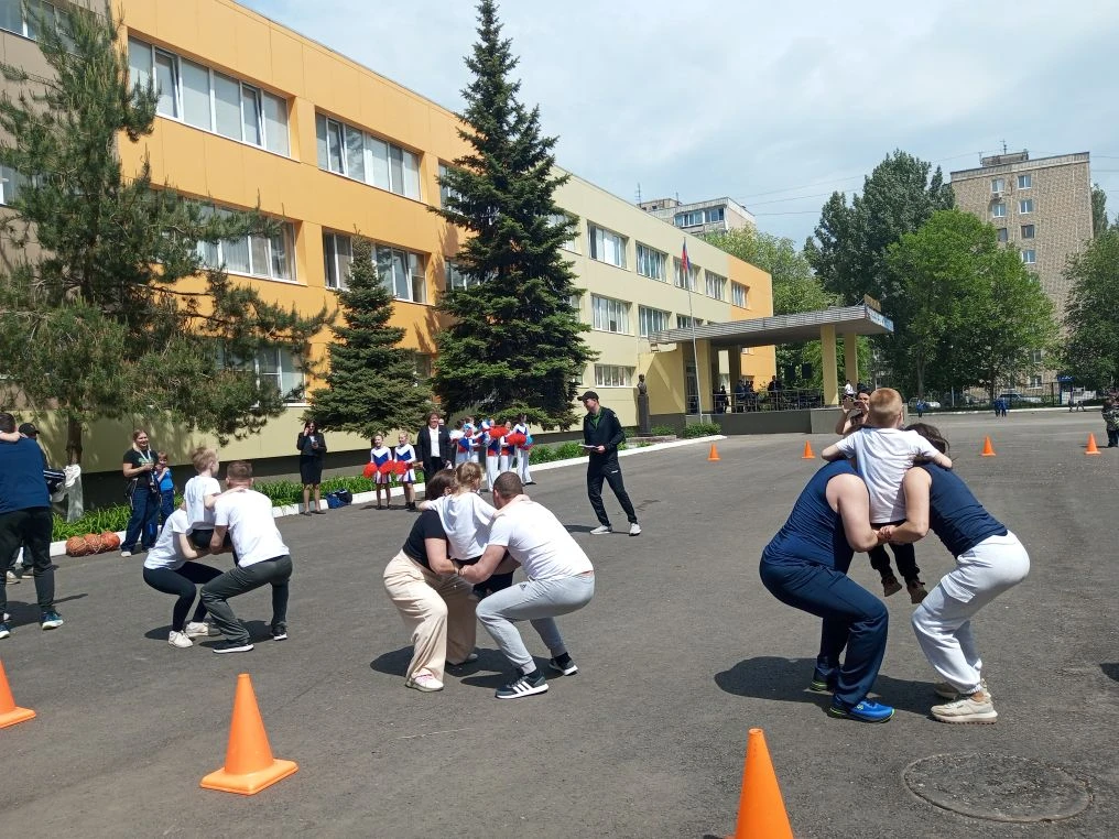 Мама, папа, я - спортивная семья!»     15 мая  в Международный  день  семьи,  в школе был организова