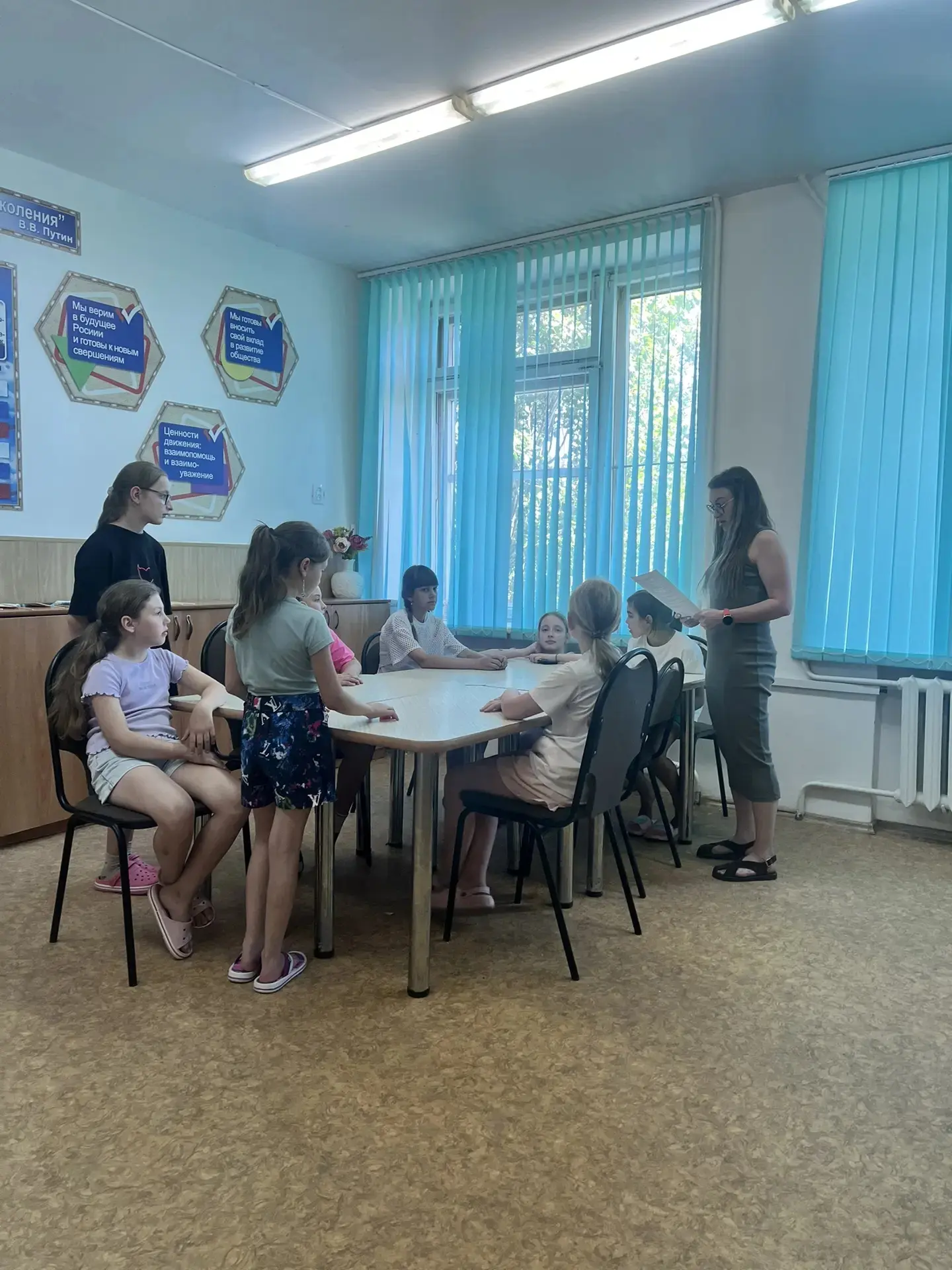 В преддверии Дня России, который отмечается 12 июня, советник директора по воспитанию Девляшова Викт