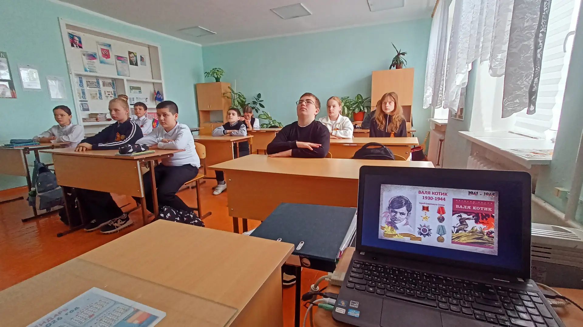 В преддверии празднования Дня Победы в творческих объединениях «Юные экологи», «Сувенир...