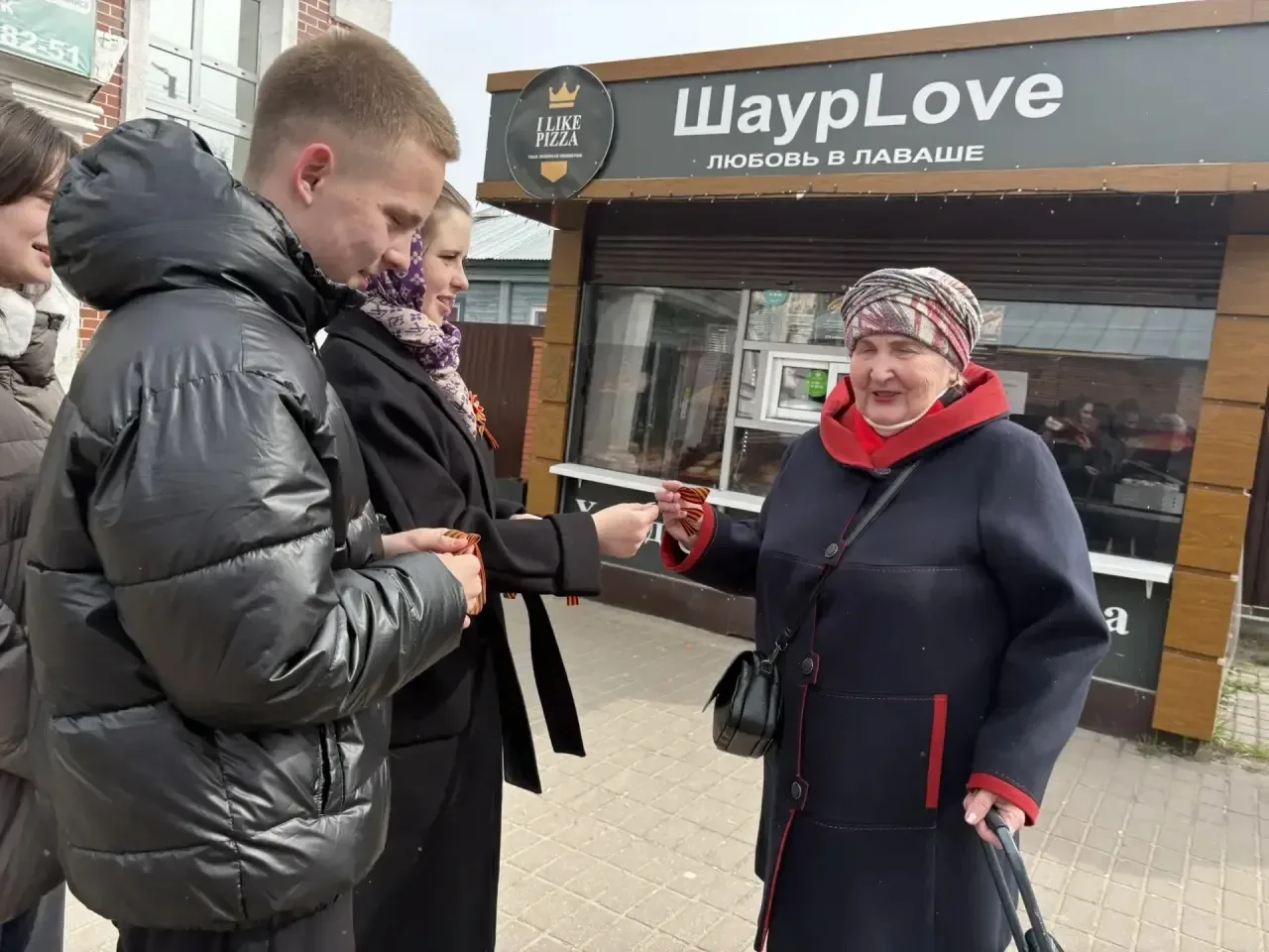 🕊️ Георгиевская ленточка — символ памяти, гордости и благодарности 🎗️  На этой неделе наша школа при