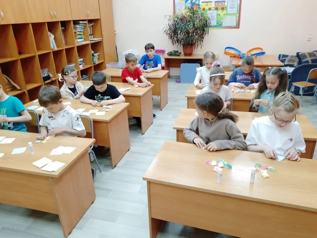 Фейерверк из бумаги своими руками!

Сегодня в объединении «Код безопасности» ребята освоили новую те