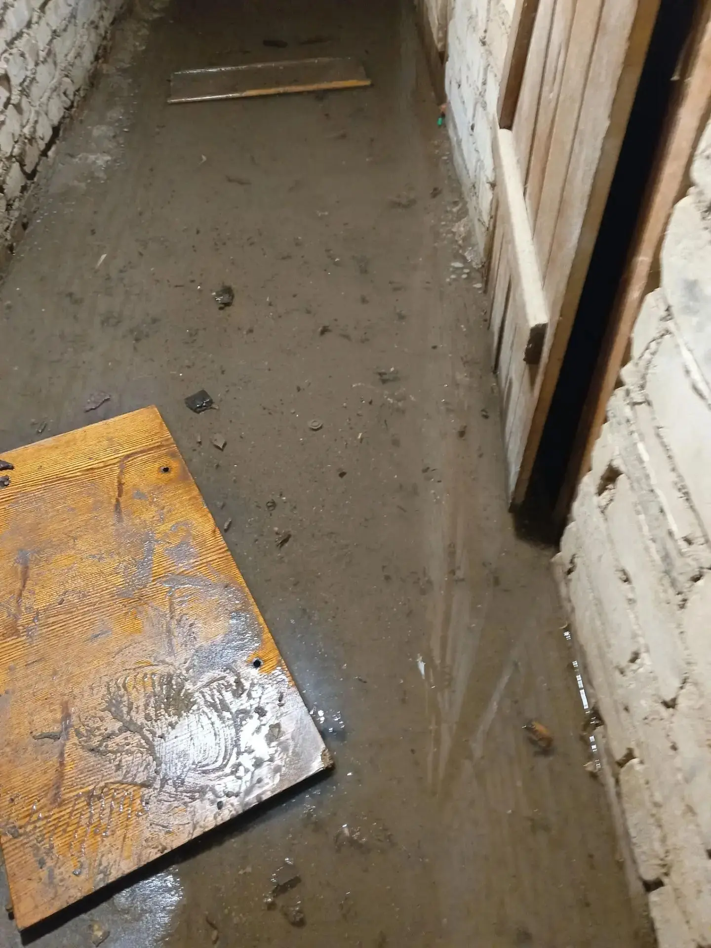 💧 В Ливнах больше суток устраняли прорыв трубы отопления в доме на Денисова
