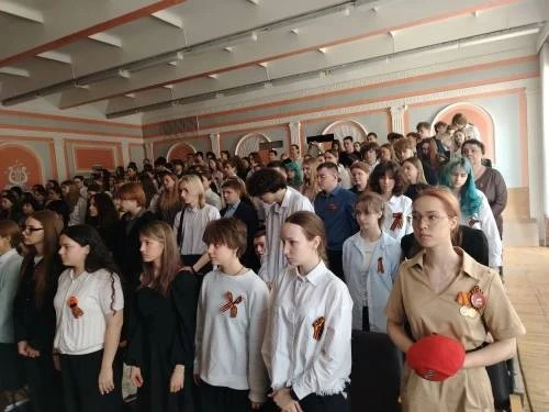 Оружием и словом  В преддверии Дня Победы в гимназии состоялась творческая встреча с костромской поэ
