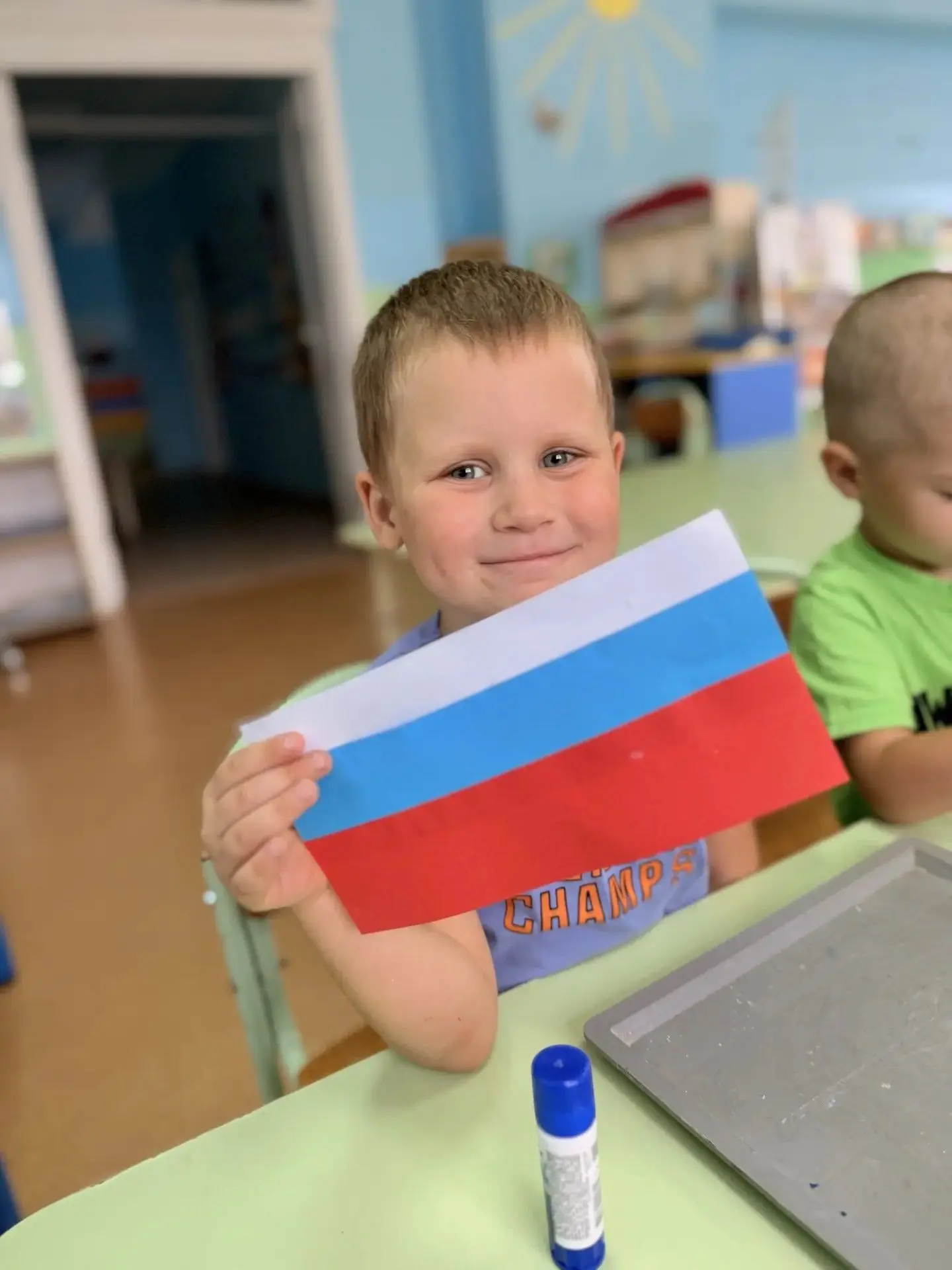 🇷🇺Триколор в детских руках: как мы отметили День Государственного флага!