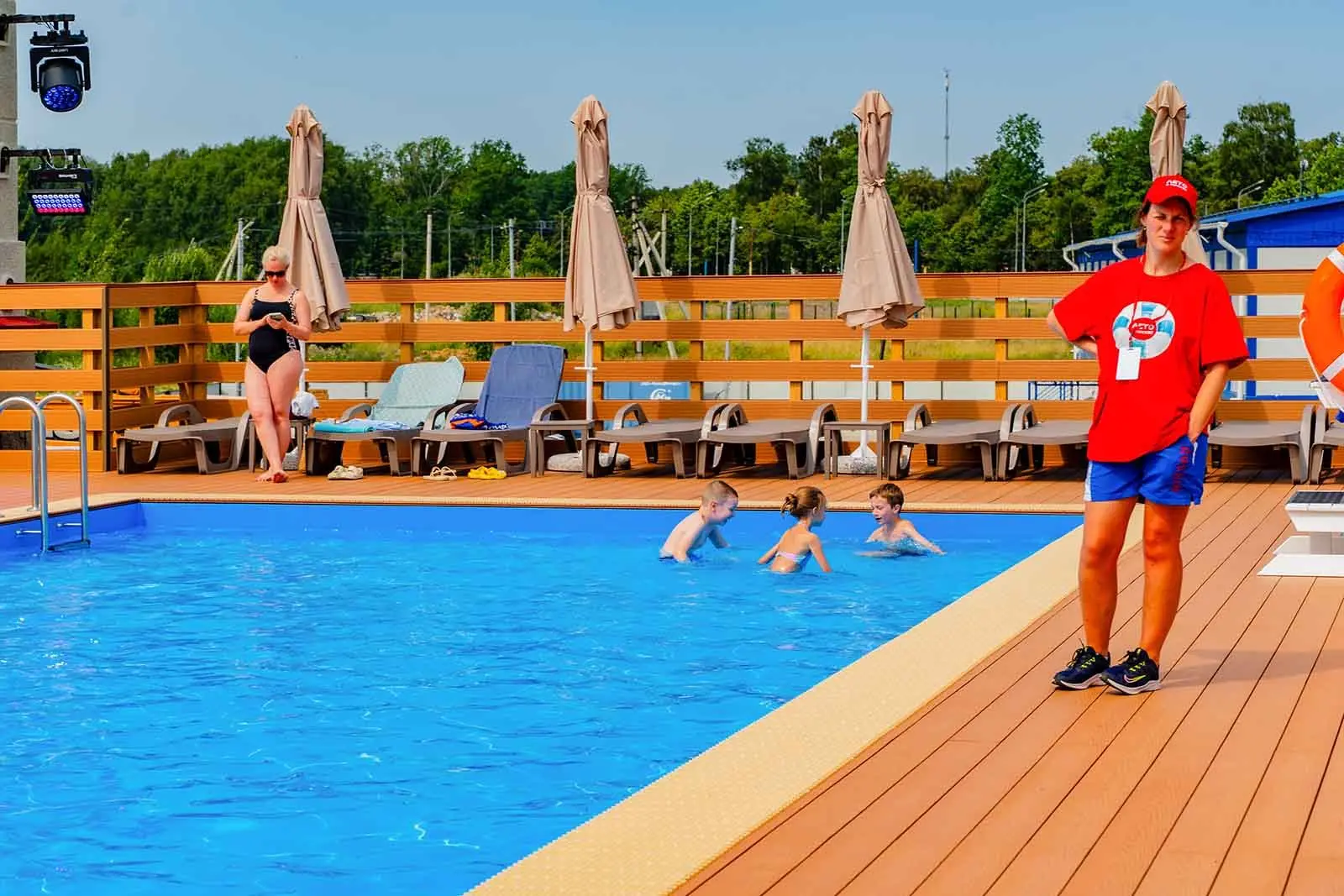 🏖На улице Бориса Пастернака открылся открытый бассейн с двумя чашами (глубиной 1,4 м и...