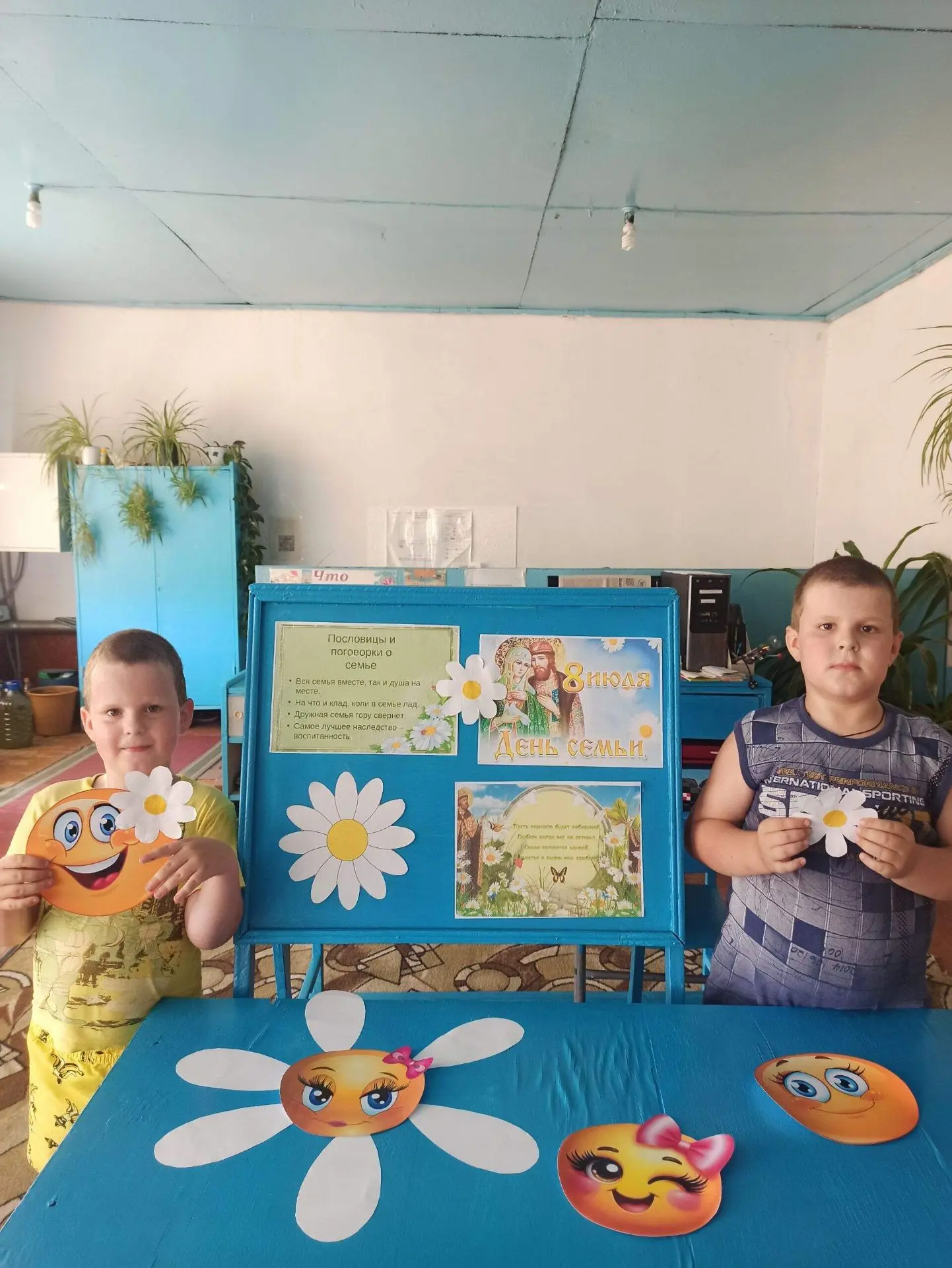 В  день замечательного праздника – Дня семьи, любви и верности Аникинская библиотека пригласила юных
