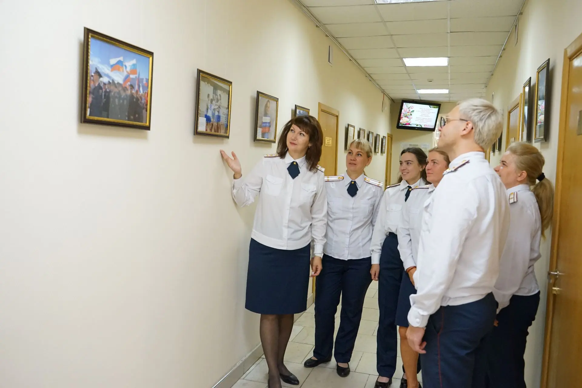 В УФСИН России по Вологодской области открылась фотовыставка «Государственный флаг Росс...
