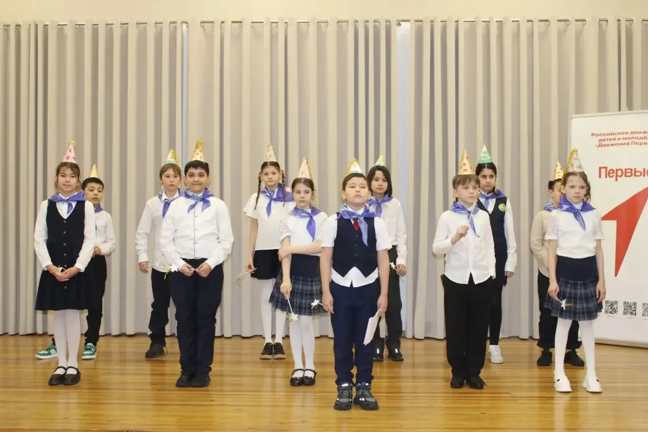 🎶 13–14 марта в нашей школе прошёл общешкольный конкурс песен «Есть только миг: 100 лет вдохновения»