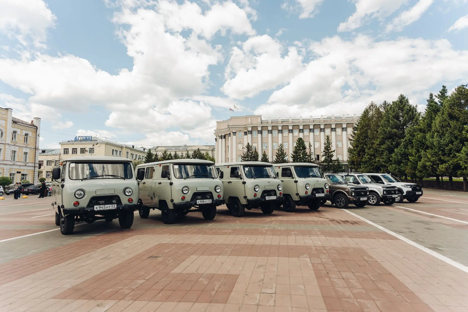 Вручили новую автотехнику государственным охотничьим инспекторам и инспекторам экологич...