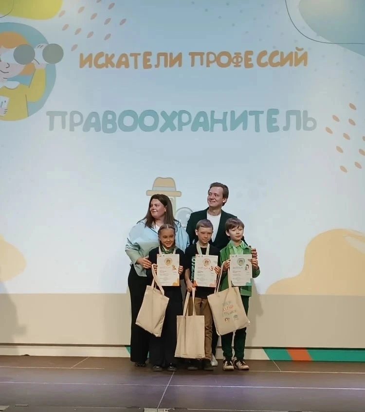 Творческие ПОБЕДЫ наших учеников🏆🎉  Поздравляем Цой Александру, обучающуюся 3 «Г» класса, с блестящи