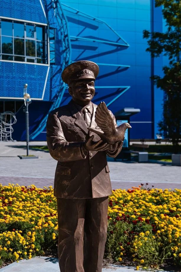 🚀 Памятник Юрию Гагарину открыли в Хабаровске