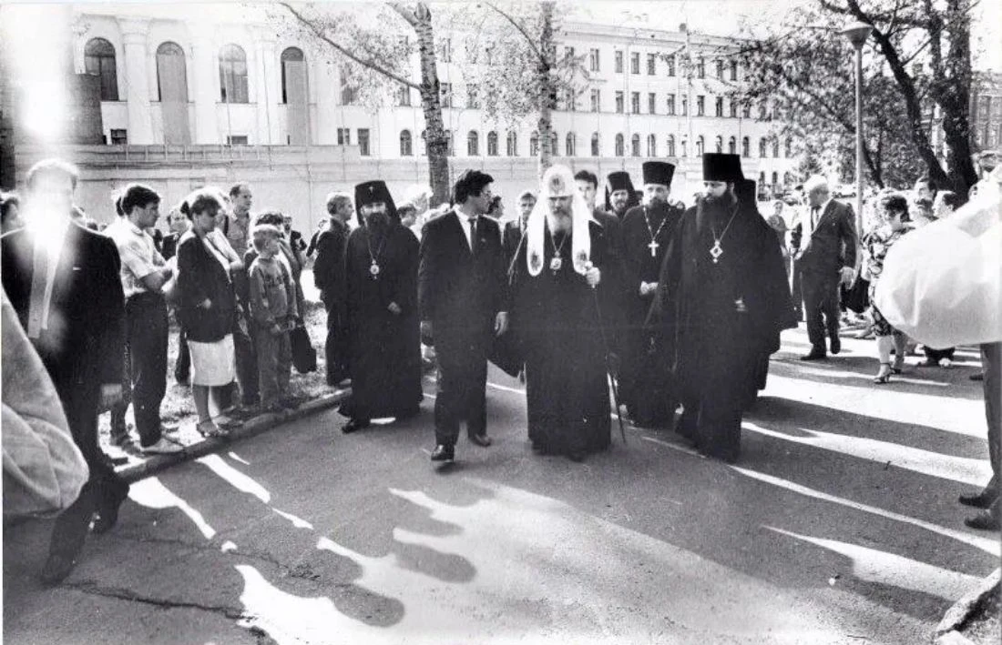 Патриарх Алексий II на площади Революции. 1991 год