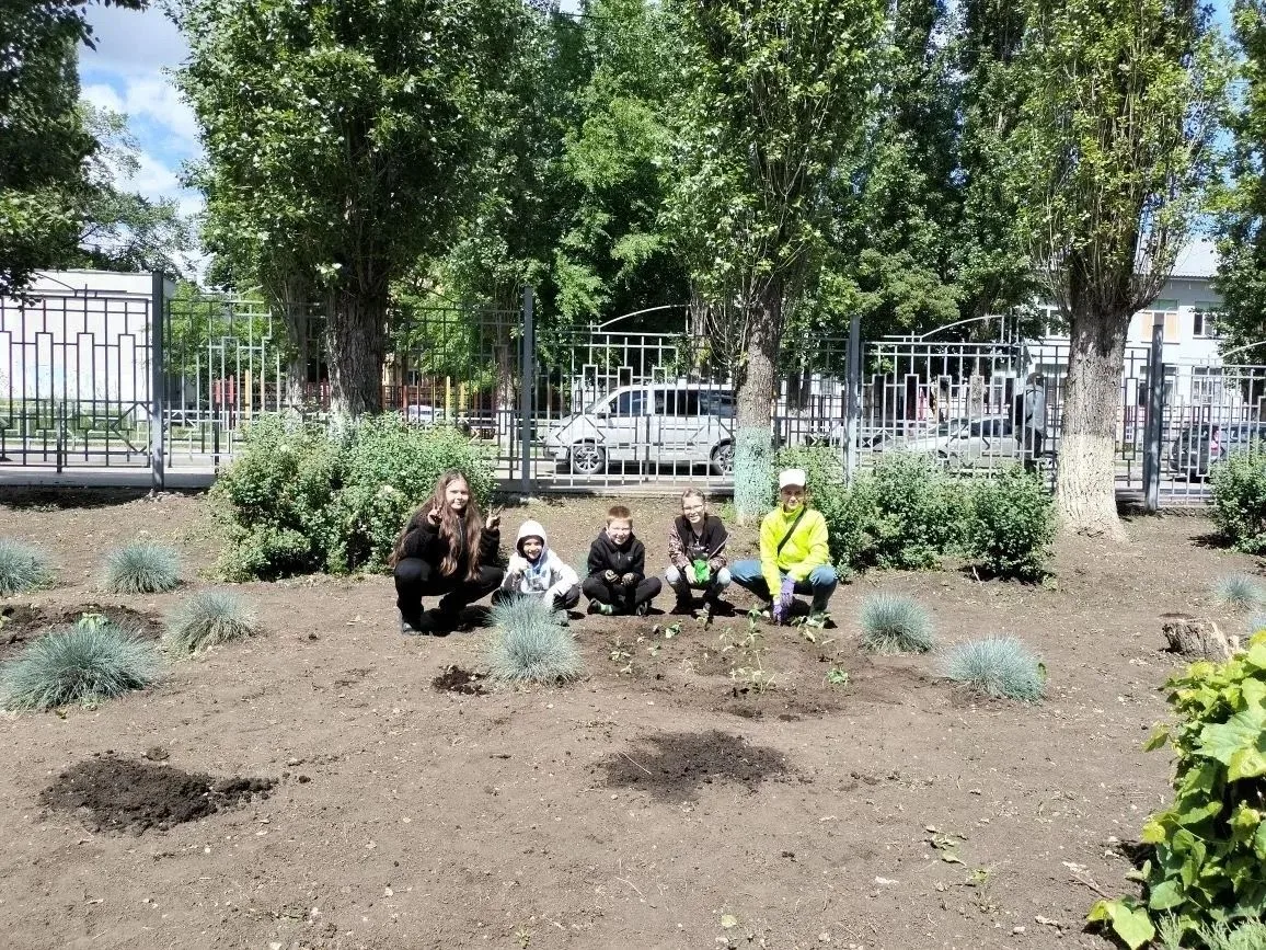 🎉🌳  1 июня, в Международный день защиты детей, ученики 3Б класса МБОУ СШ №5 вместе со...