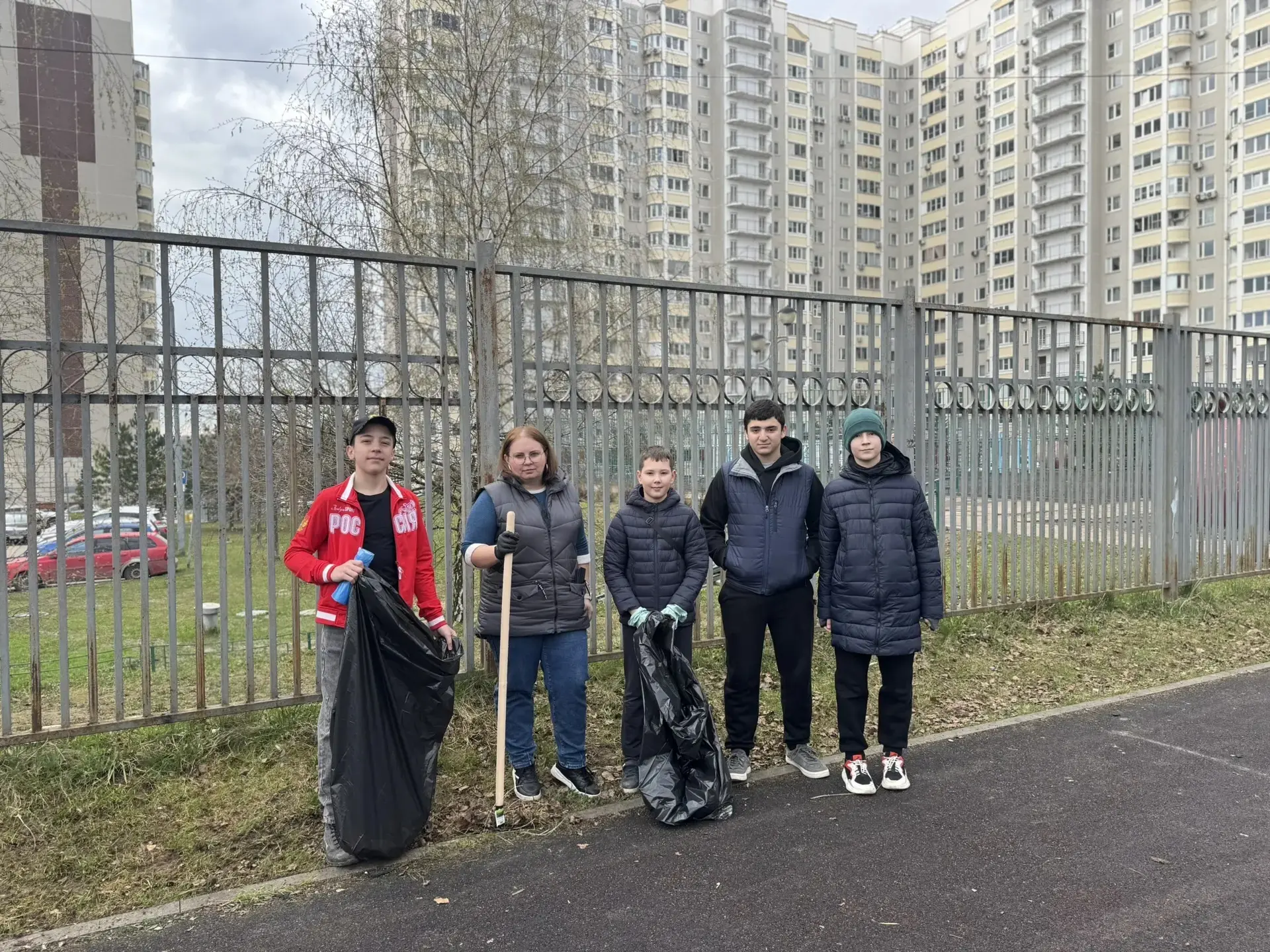 🌍 Наш общий дом стал ещё краше!  В преддверии Дня Земли и в рамках месячника чистоты в нашей школе с