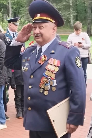 Сегодня свой день рождения отмечает полковник в отставке, активист и надёжный товарищ С...