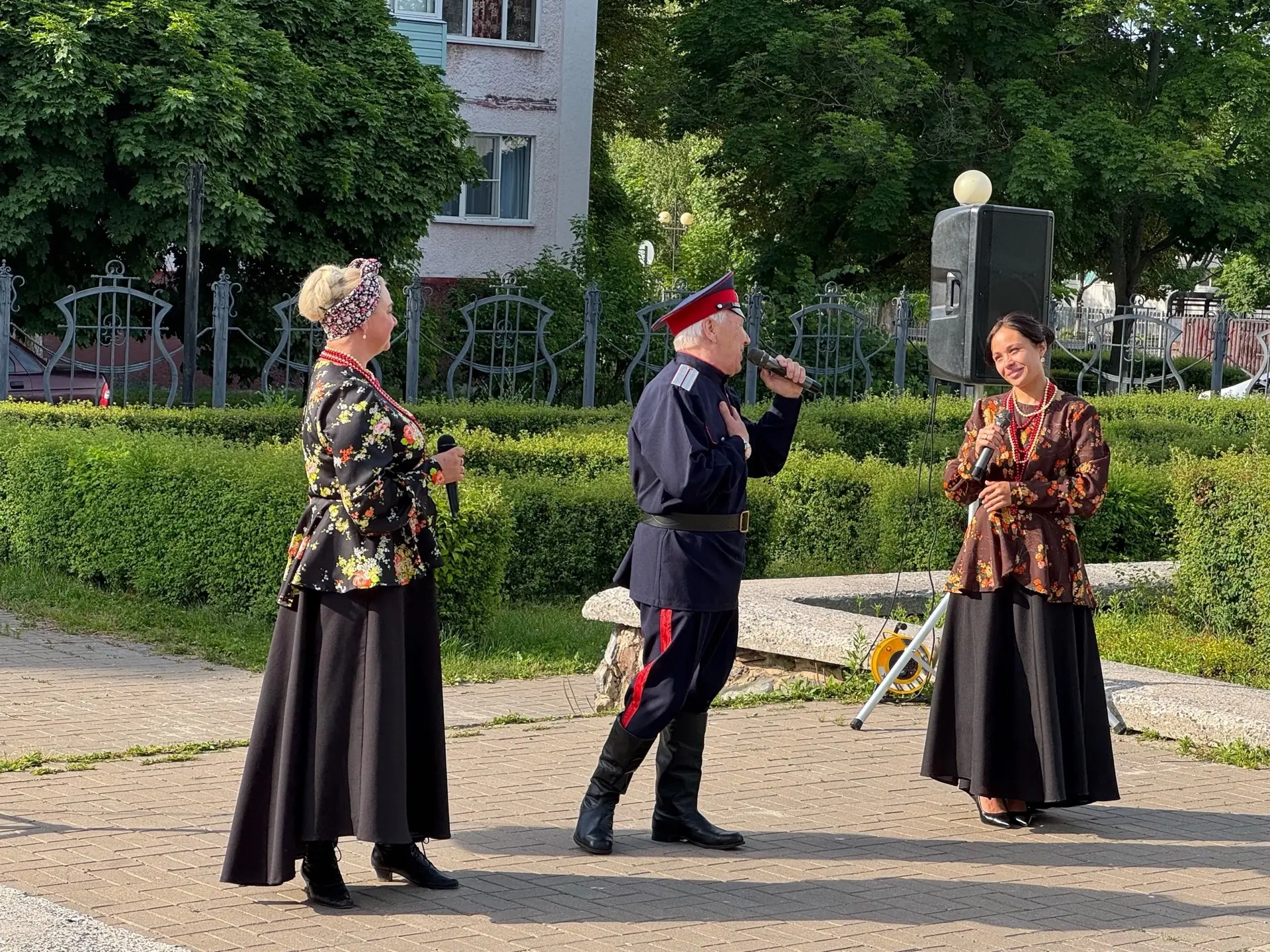 🎶В рамках Всероссийской акции «День соседей» наш творческий коллектив с радостью превратил обычный 