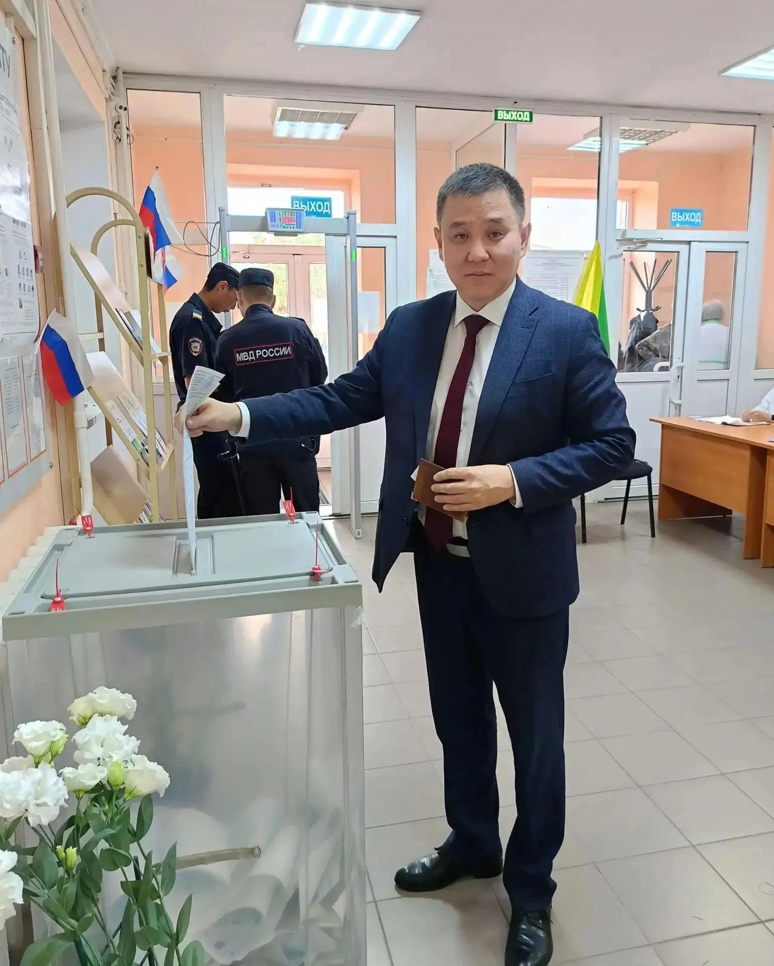 ЕДГ-2026: Буянто Батомункуев проголосовал в Агинском и отметил удобство трехдневного го...