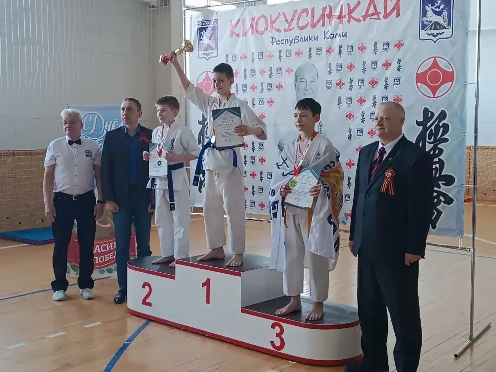 🎉 Поздравляем Солосятова Ярослава, ученика 4В класса, с победой на соревнованиях по ки...