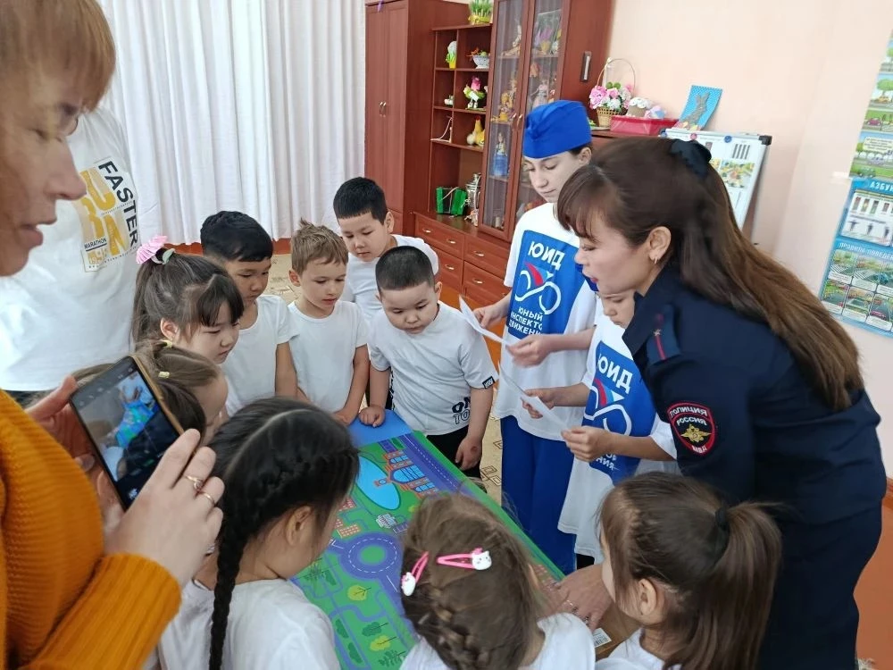 🚦В рамках профилактической работы по повышению культуры безопасного поведения на дорогах юные инспек
