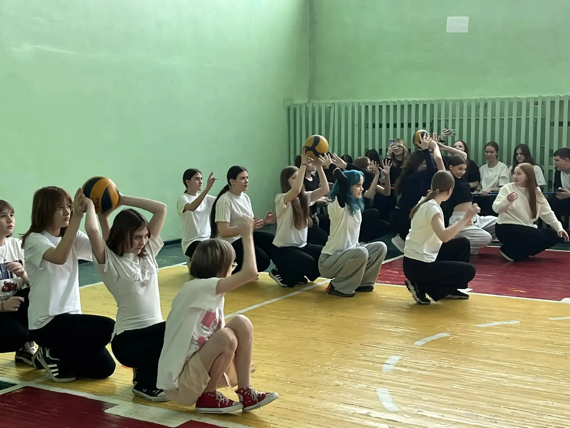 🌸 «А ну-ка, девочки!»🏆🎉  На этой неделе в старшем звене школы прошли зажигательные спортивные состяз