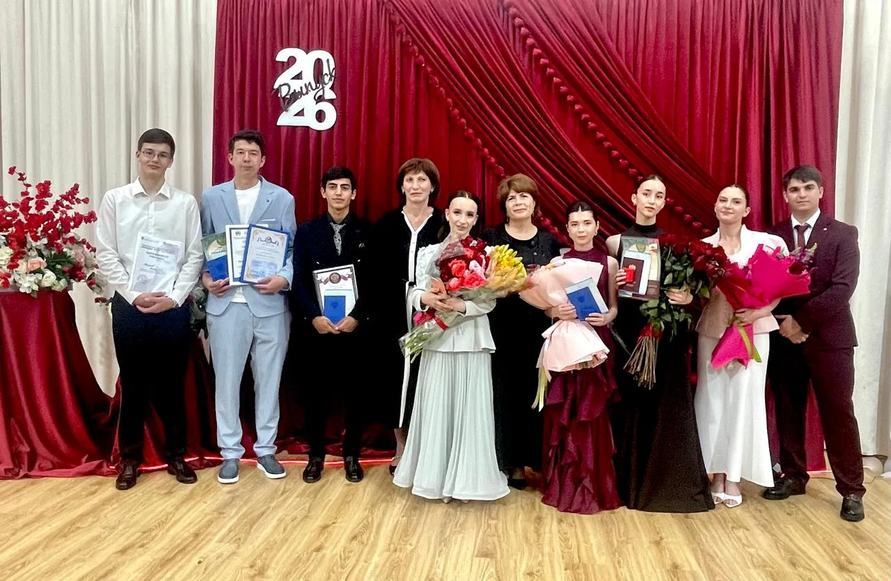 🎉Выпускной бал для одиннадцатиклассников 💃🕺
✨Одиннадцатый класс... Кажется, только вчера эти ребя