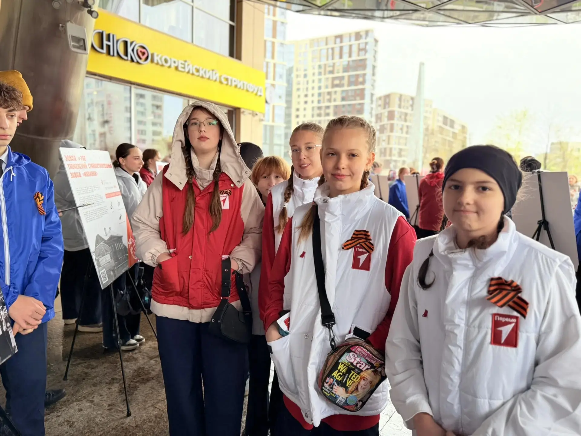 🇷🇺Сегодня педагоги и гимназисты приняли участие в митинге «Тюмень - город трудовой доблести». Это со