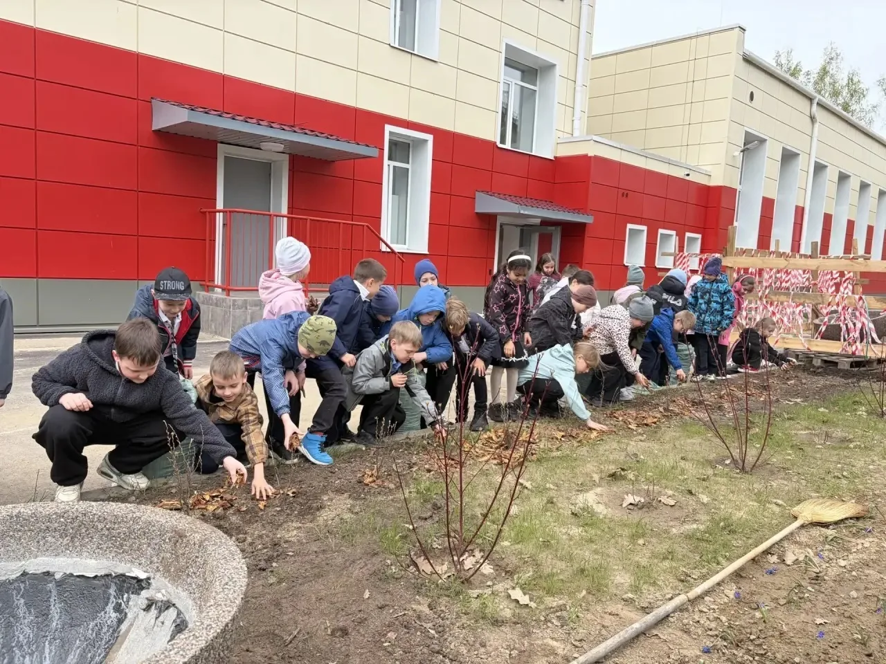 🇷🇺 Память живет в делах: проект 1 «В» класса 🌿  В преддверии великого Дня Победы наши самые юные, но