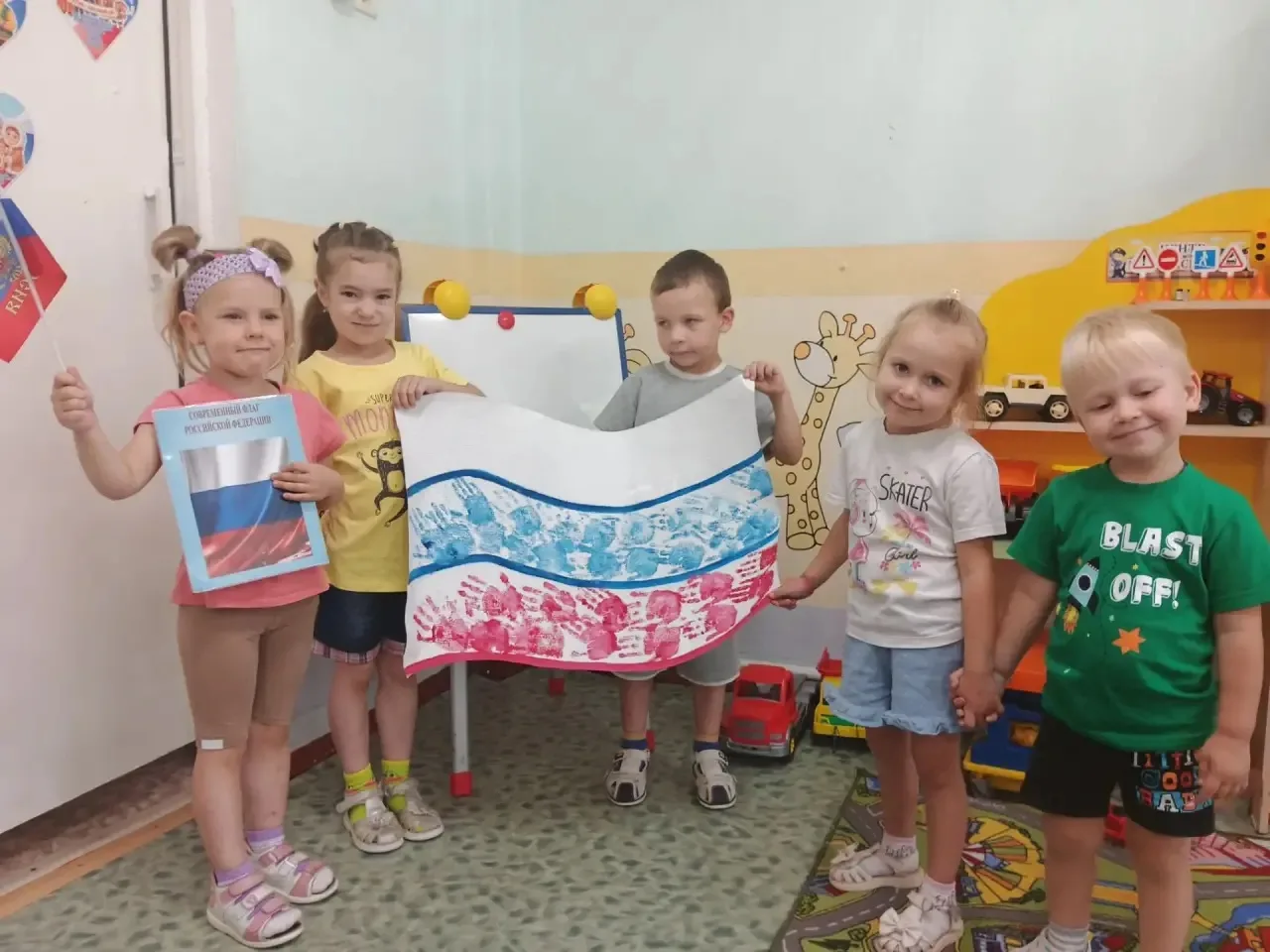 🇷🇺 Наши ладошки рисуют Россию!