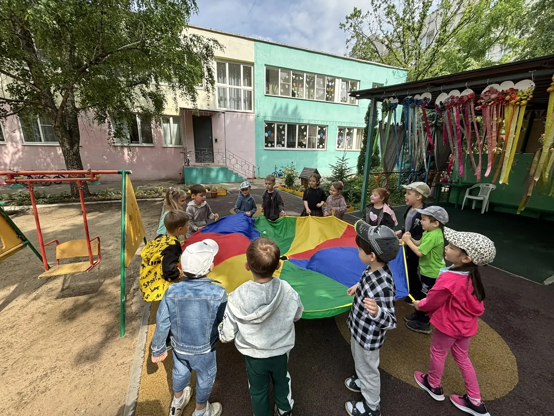 👫Воспитанники средней группы "Непоседы" умеют не только наблюдать за растениями, но и ...