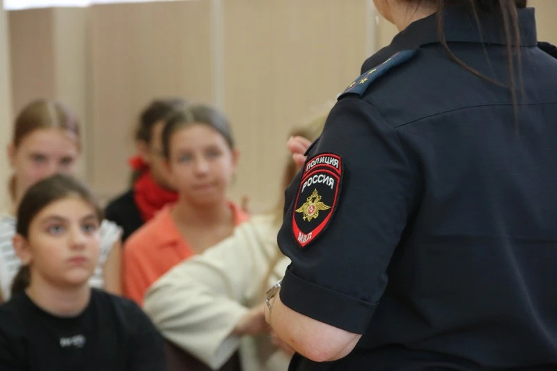 🗣️Ставропольские полицейские совместно с представителями Общественного совета провели для детей из 