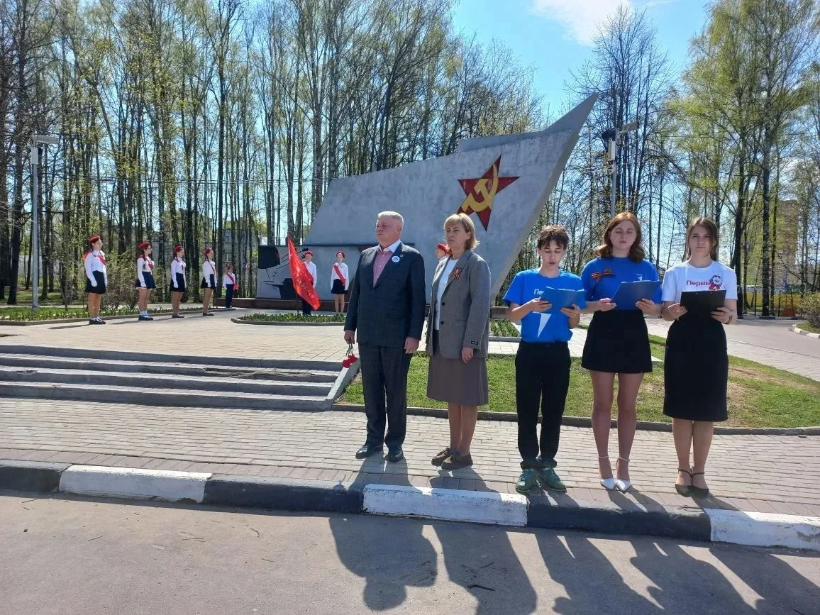 🪖 Торжественная «Вахта памяти» у обелиска «Знамя»  4 мая учащиеся школы № 2 приняли участие в торжес