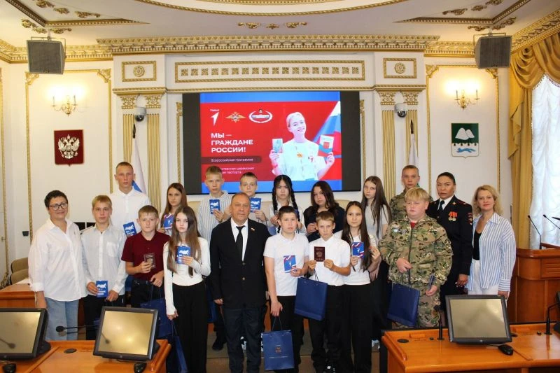 🇷🇺В преддверии Дня Государственного флага России в Зауралье состоялось вручение первы...