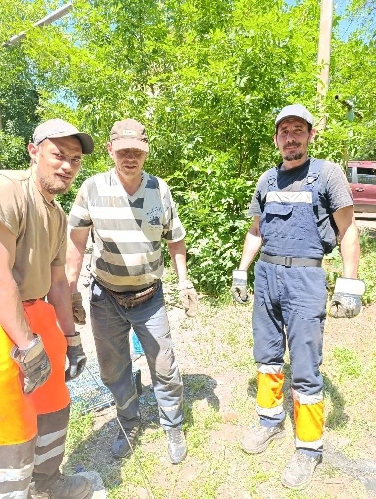 🛠В Красном Луче ежедневно ликвидируются повреждения на водопроводных сетях. Специалисты «Лугансквод