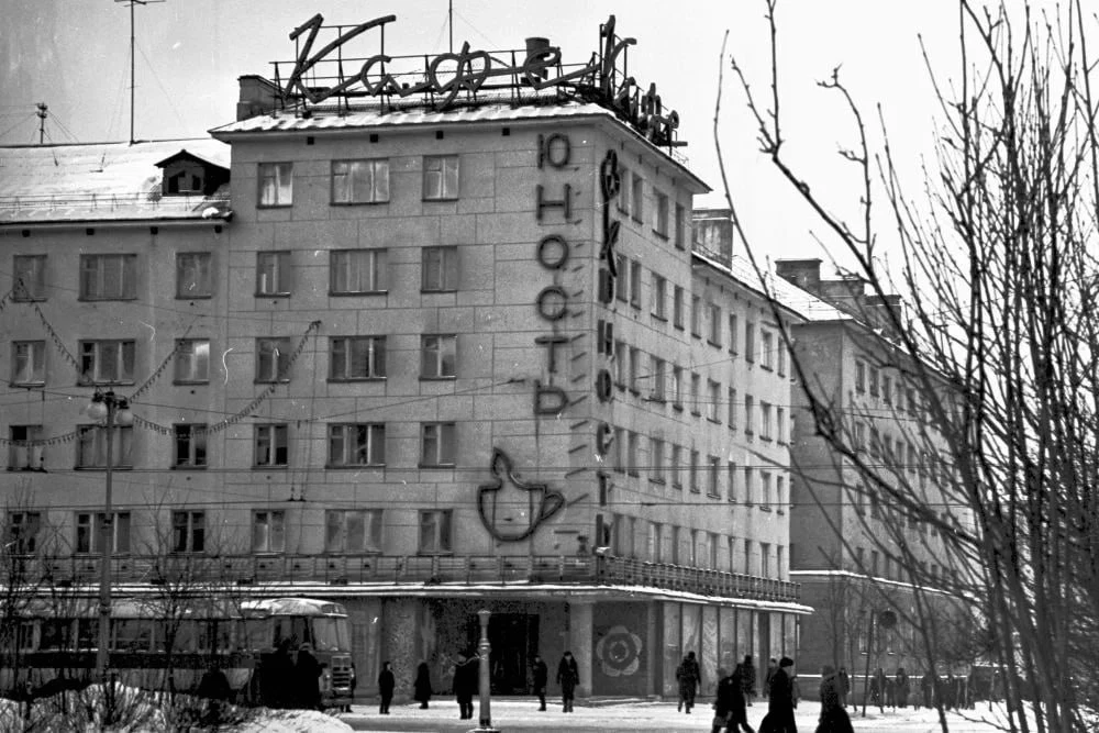 День в истории: 3 октября 1992 года в Мурманске разгорелся спор вокруг продажи кафе «Юн...