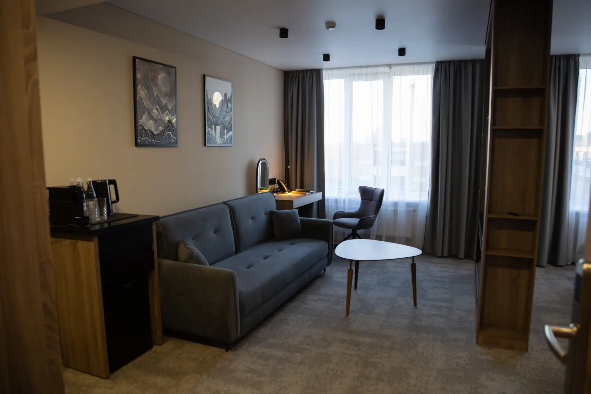 В Майкопе завершается капитальный ремонт гостиницы «Адыгея»  Глава Адыгеи Мурат Кумпилов ознакомился