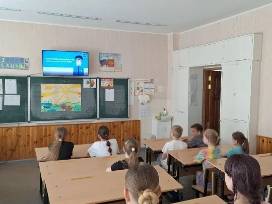 Сегодня ребята с летней площадки при гимназии с большим интересом посмотрели поучительные мультфильм