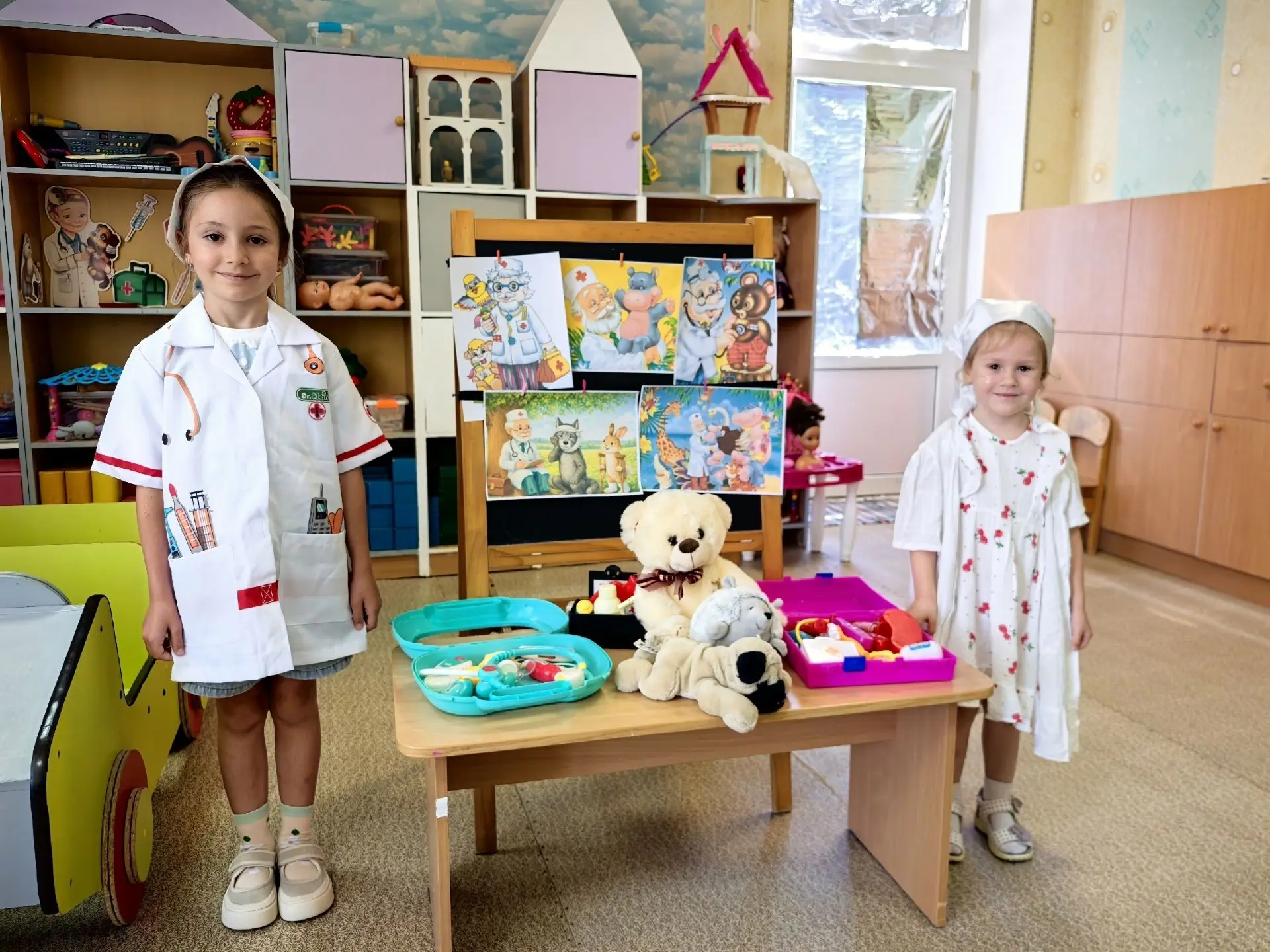 «В гостях у Айболита»👨‍⚕️👩‍⚕️🦷🚑 — это популярное игровое занятие  в детском саду . Оно знакомит 