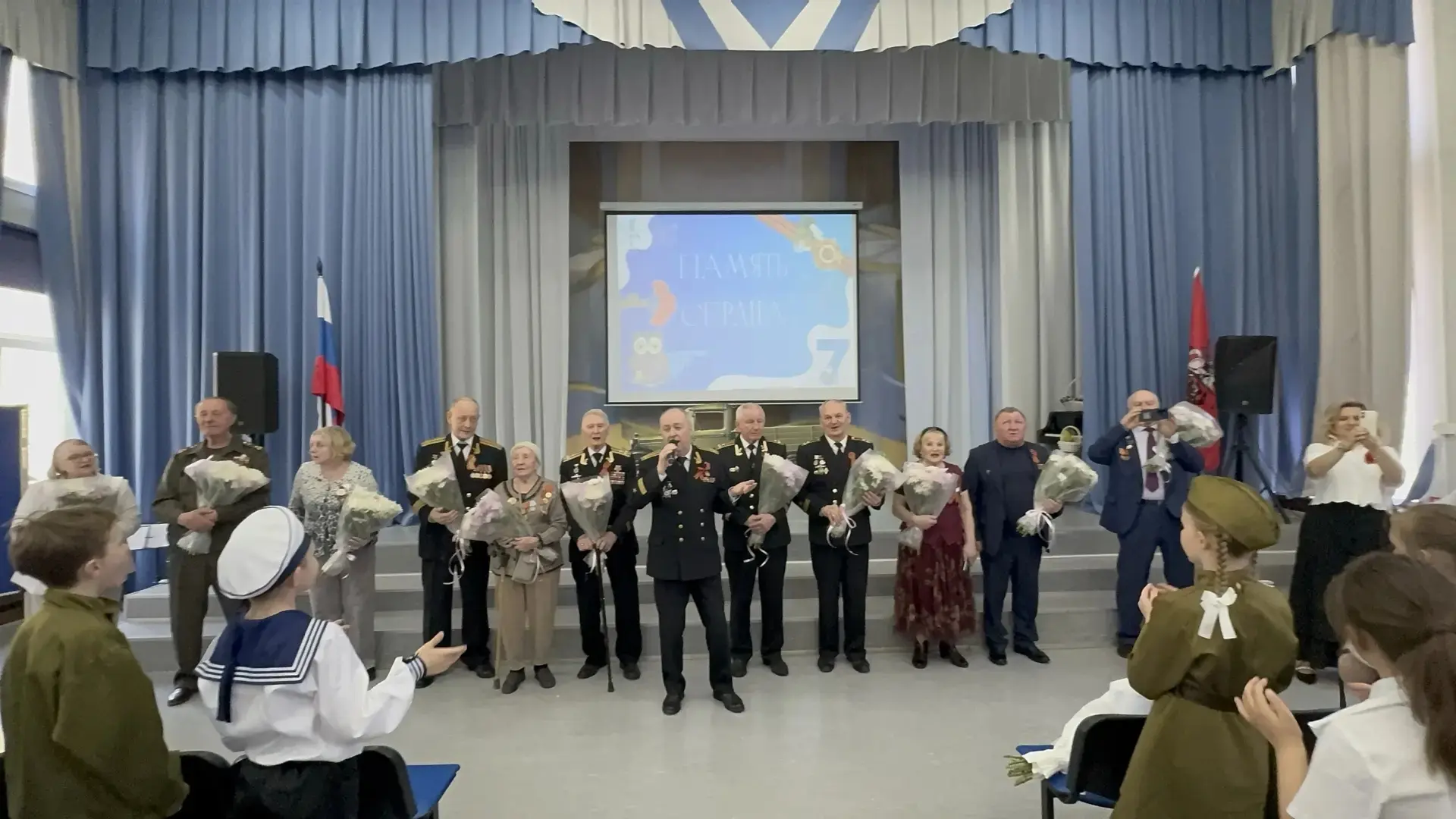 Память сердца ❤️  В школе на Кржижановского прошло праздничное представление «Память сердца» — трепе