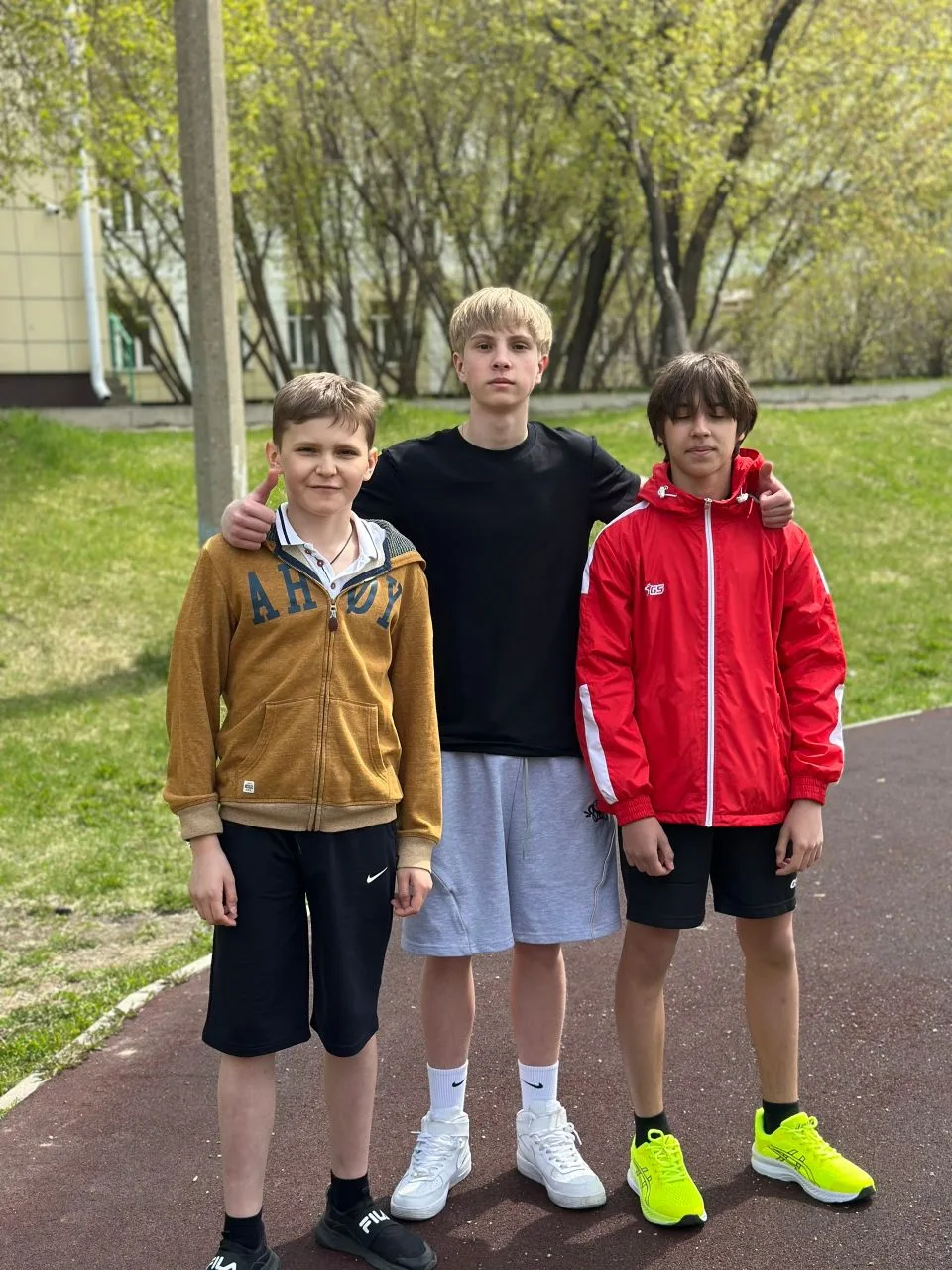 Вперёд, к знаку отличия!🏅  19 мая на стадионе школы царила атмосфера настоящего спортивного праздник