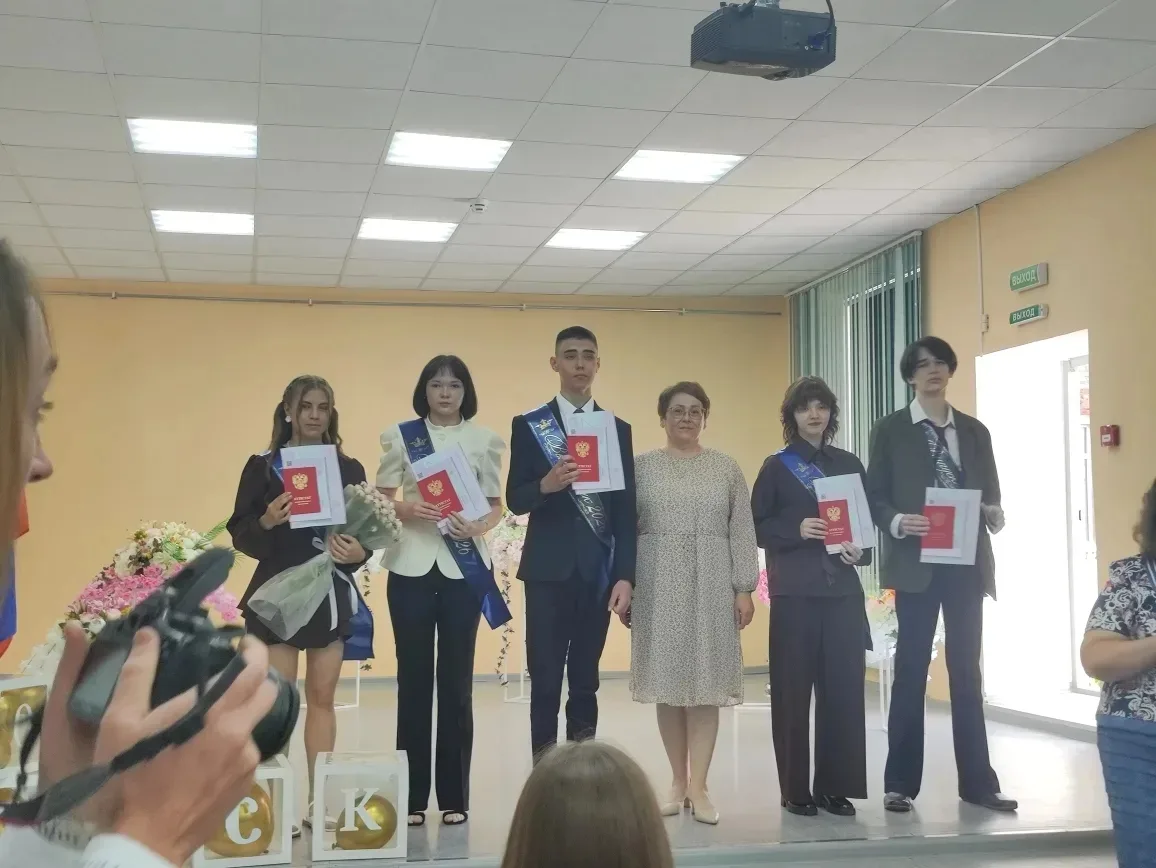 🎗️ 26 июня в МОАУ СОШ села Амзя состоялась торжественная церемония вручения аттестатов...