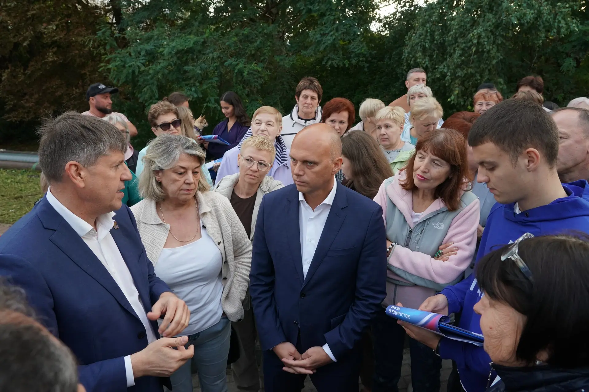 Встретился с жителями Прибрежного. Микрорайон крупный, и вопросов накопилось немало: ка...